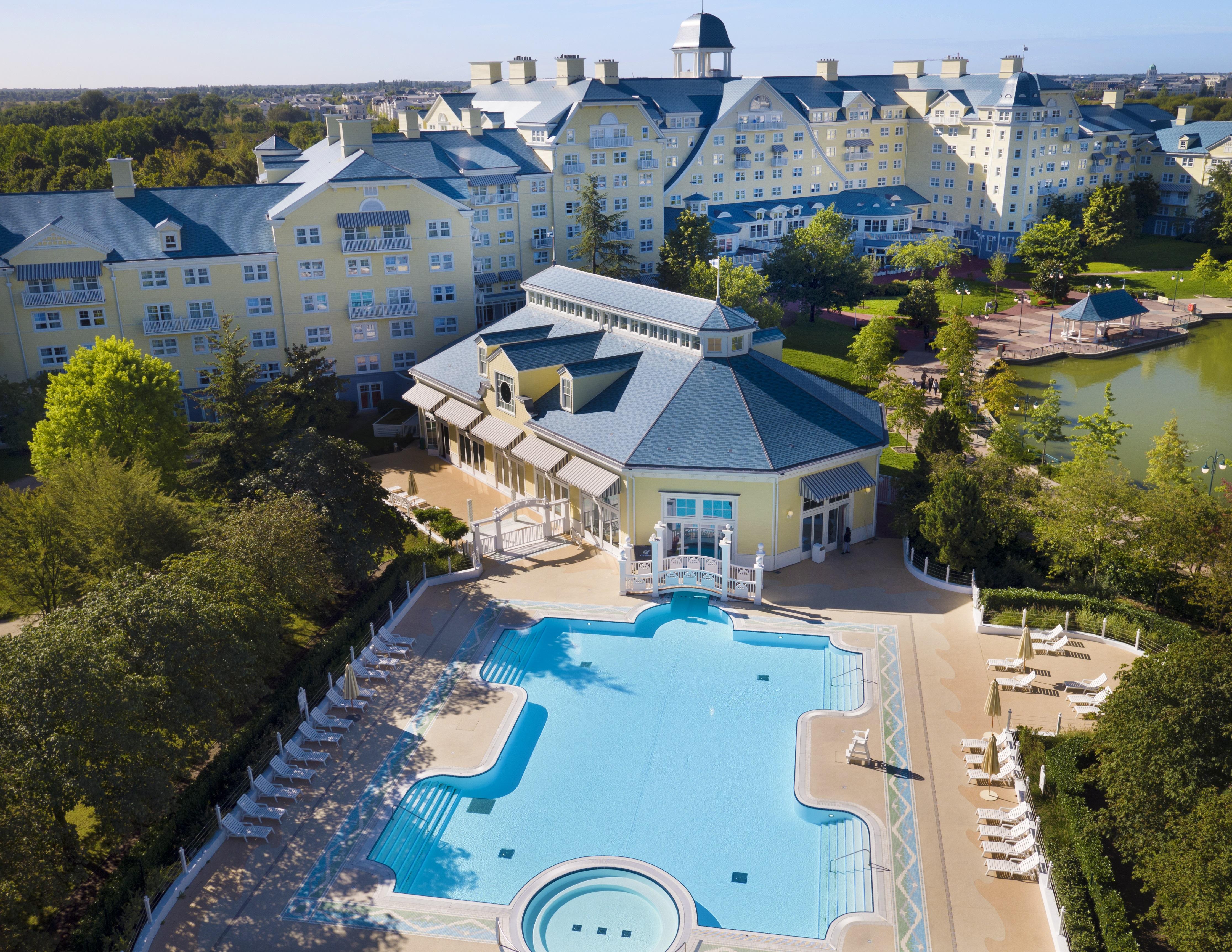 Newport Bay Club 4*